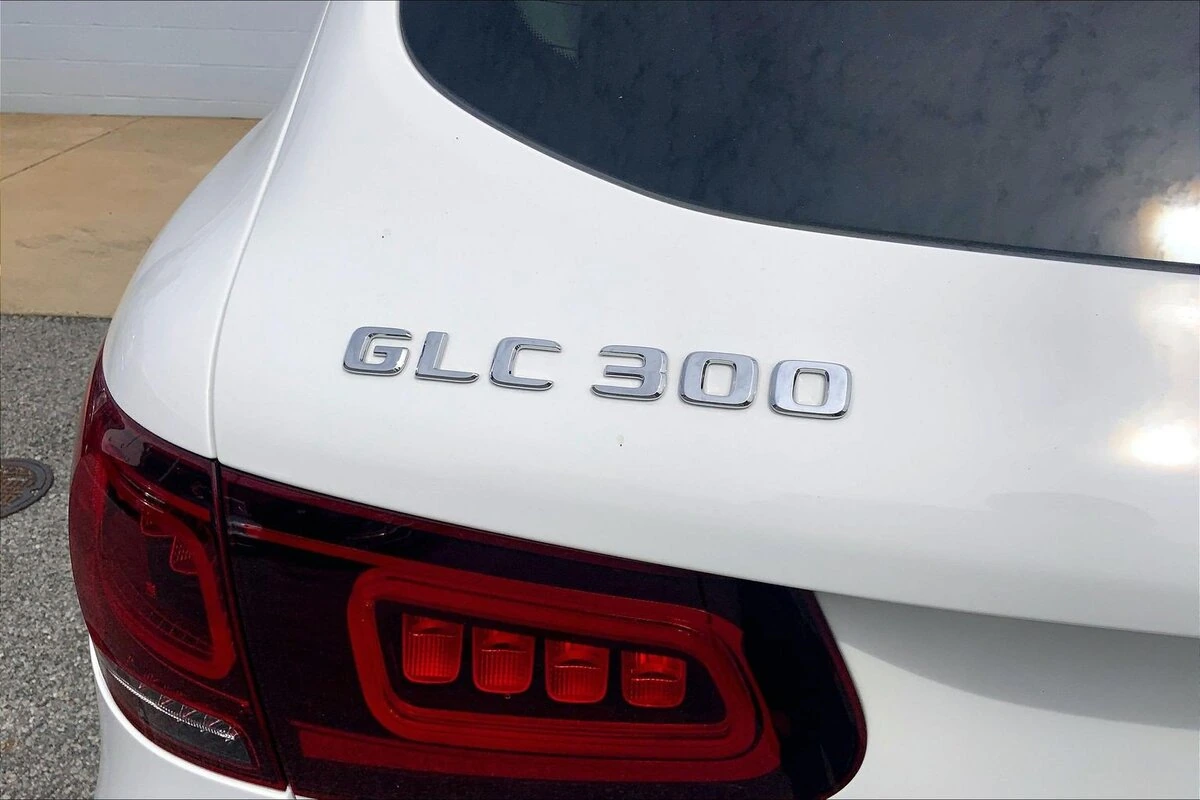 2022 Mercedes-Benz GLC GLC300 - Photo 10