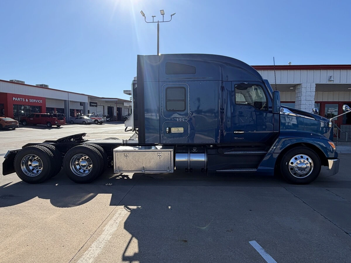 2023 Kenworth T680 — photo 4