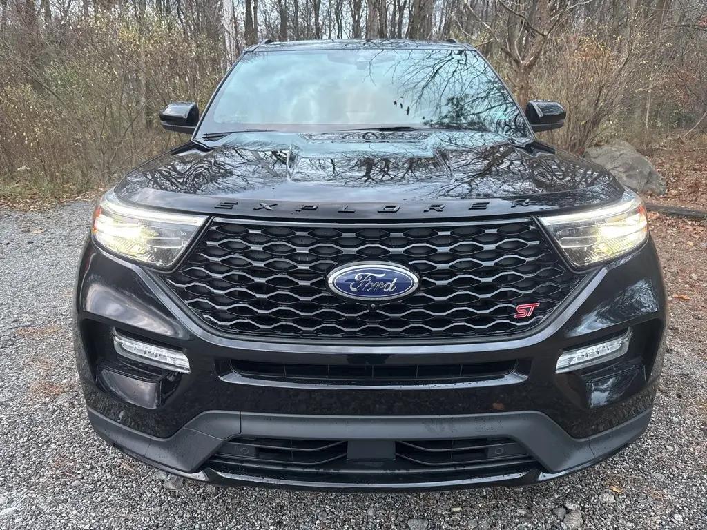 2022 Ford Explorer ST photo 2