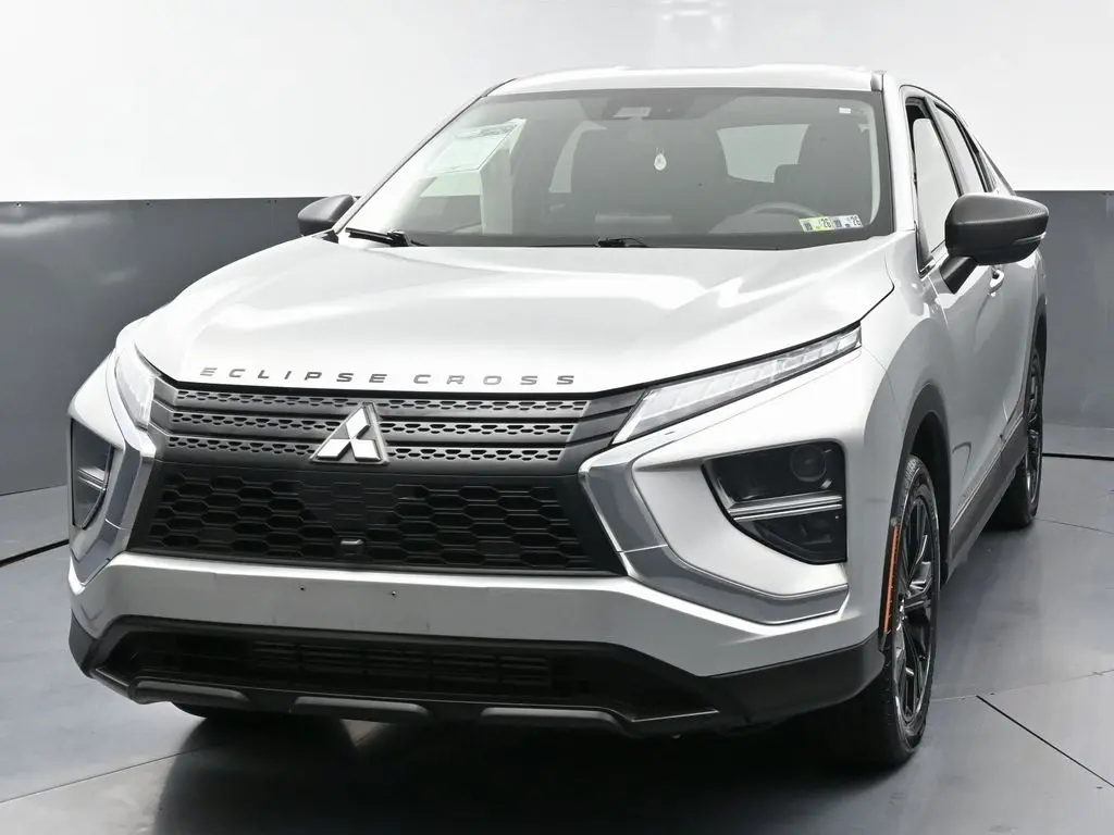2022 Mitsubishi Eclipse Cross LE SEL GT photo 3