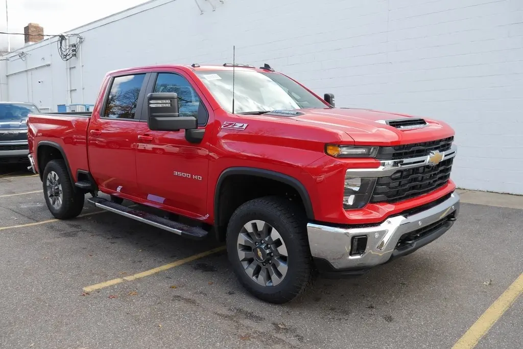 2026 Chevrolet Silverado 3500HD LT photo 2