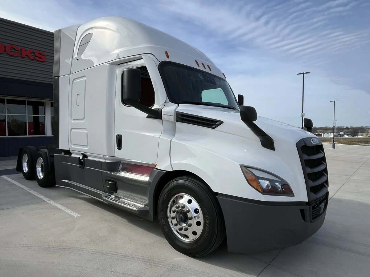 2024 Freightliner Cascadia - image 6