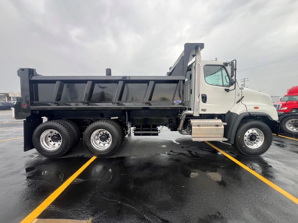2027 Freightliner 114SD — photo 6