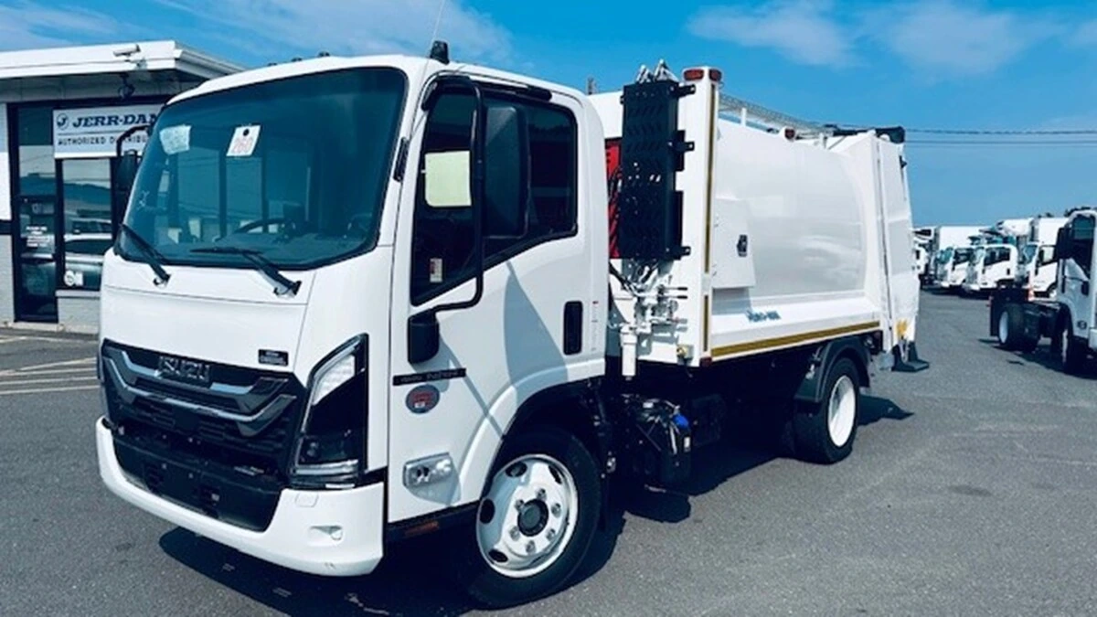 2025 Isuzu NRR - image 2