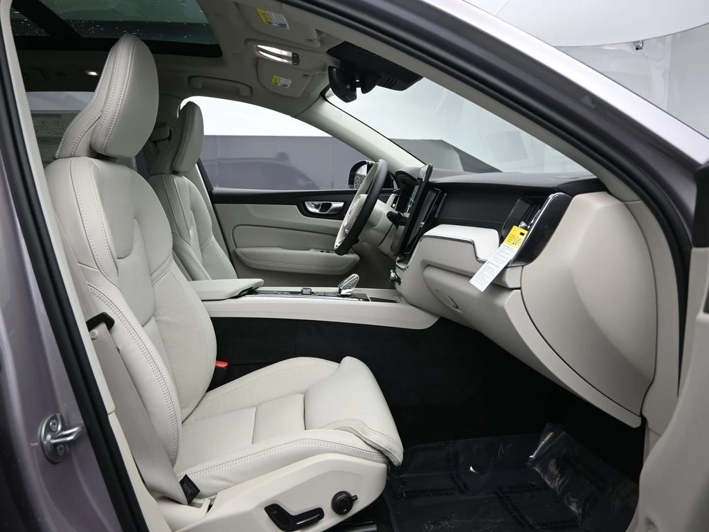 2026 Volvo - image 27