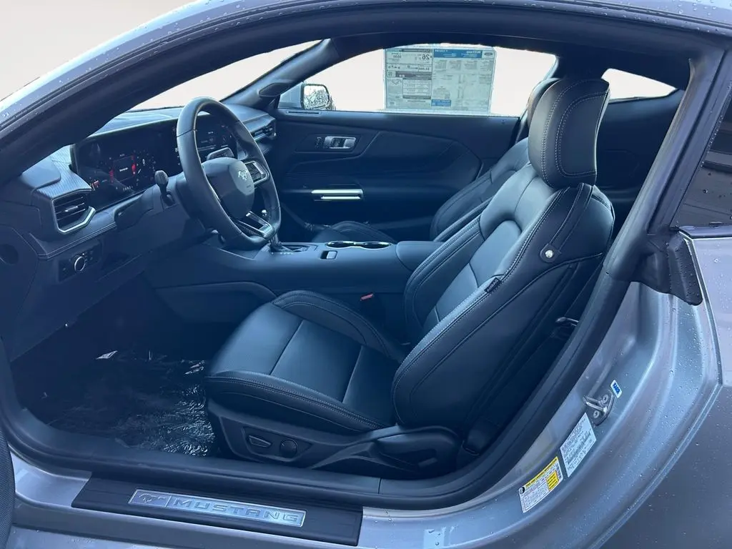 2025 Ford Mustang EcoBoost Premium photo 15