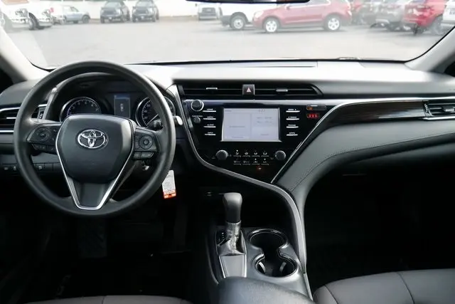 2018 Toyota Camry LE photo 3