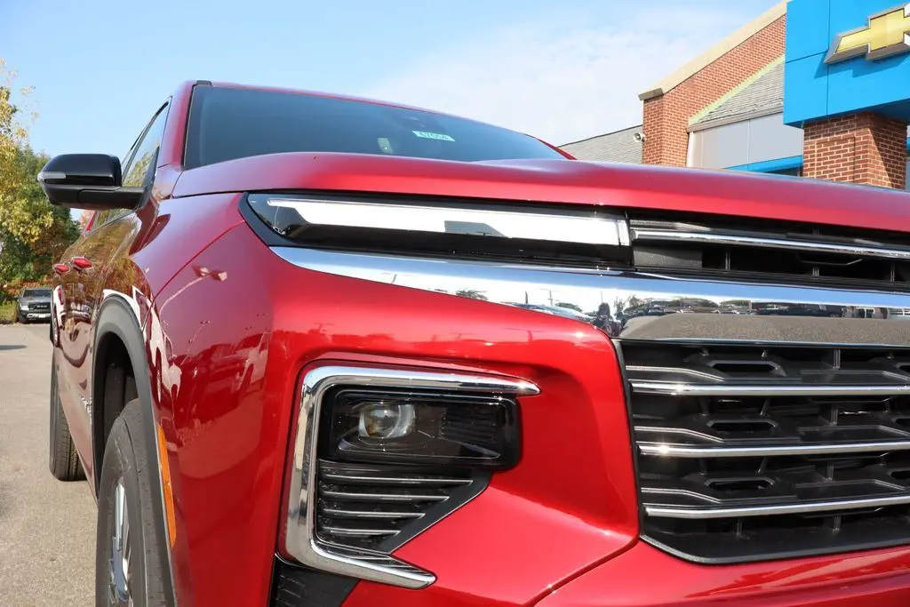 2026 Chevrolet Traverse 2LT photo 4