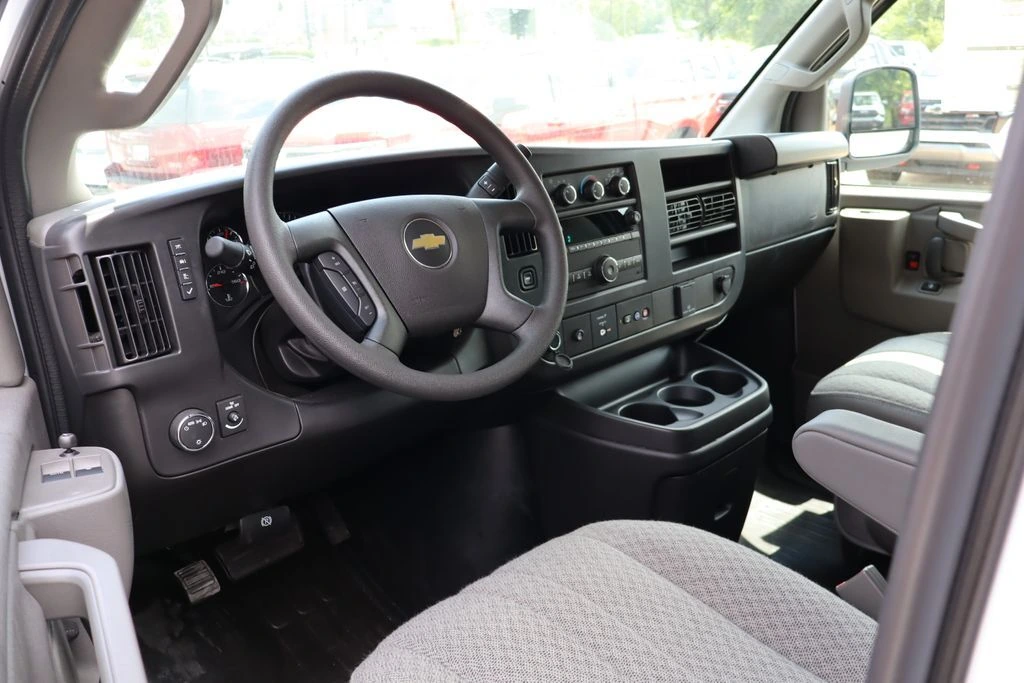2025 Chevrolet Express Cargo Work Van - Photo 10