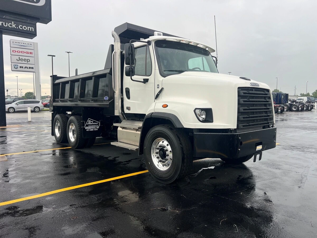2027 Freightliner 114SD — photo 7