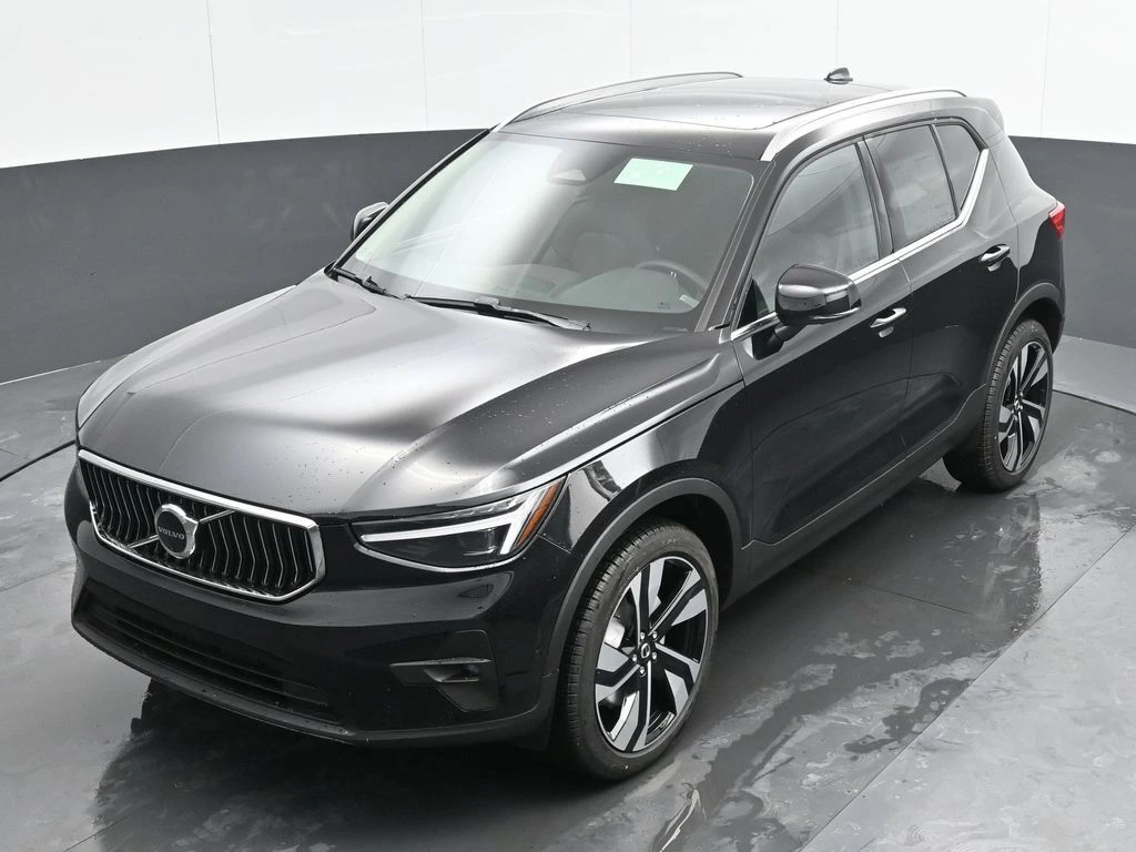 2025 Volvo - image 33