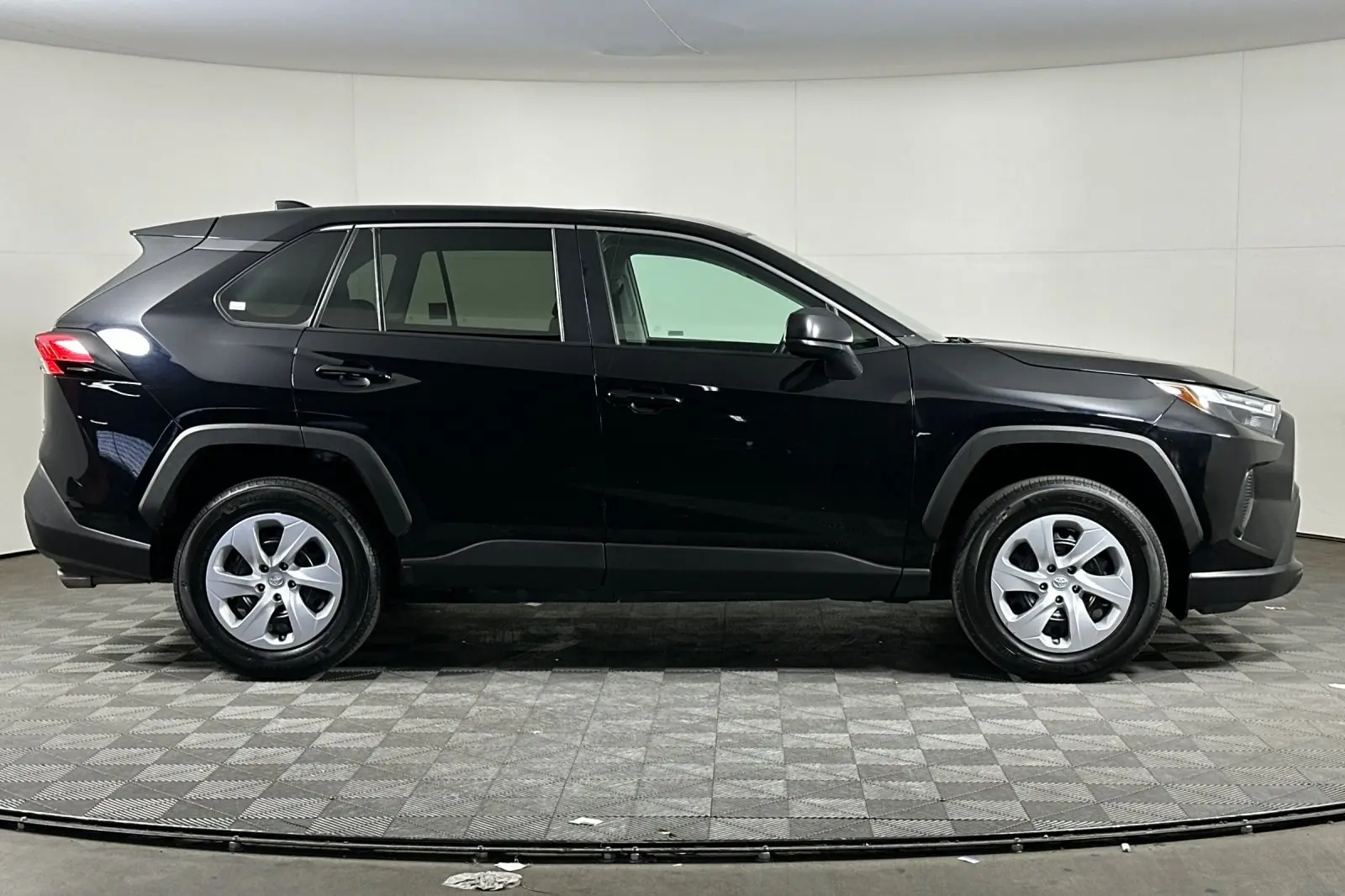 2024 Toyota RAV4 LE photo 2