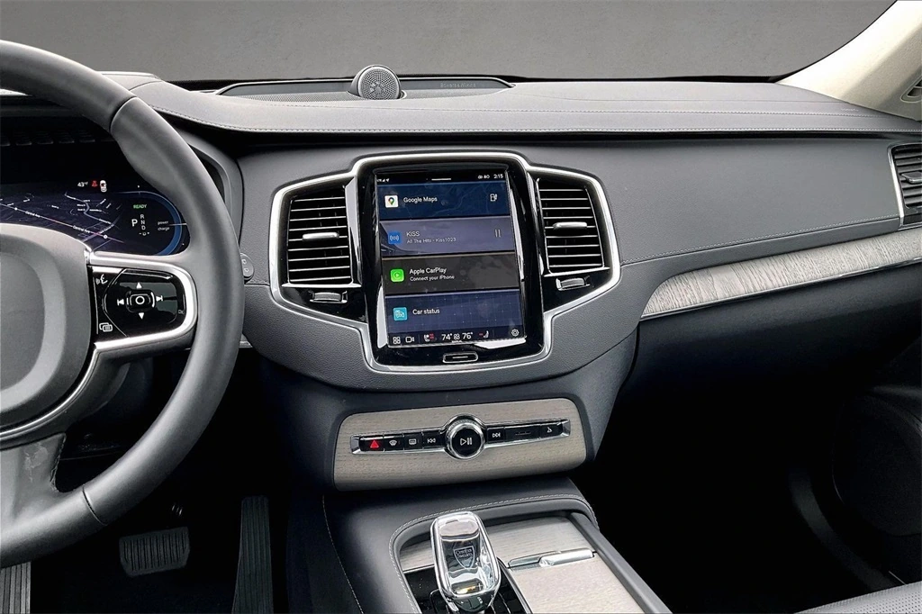 2025 Volvo - image 9