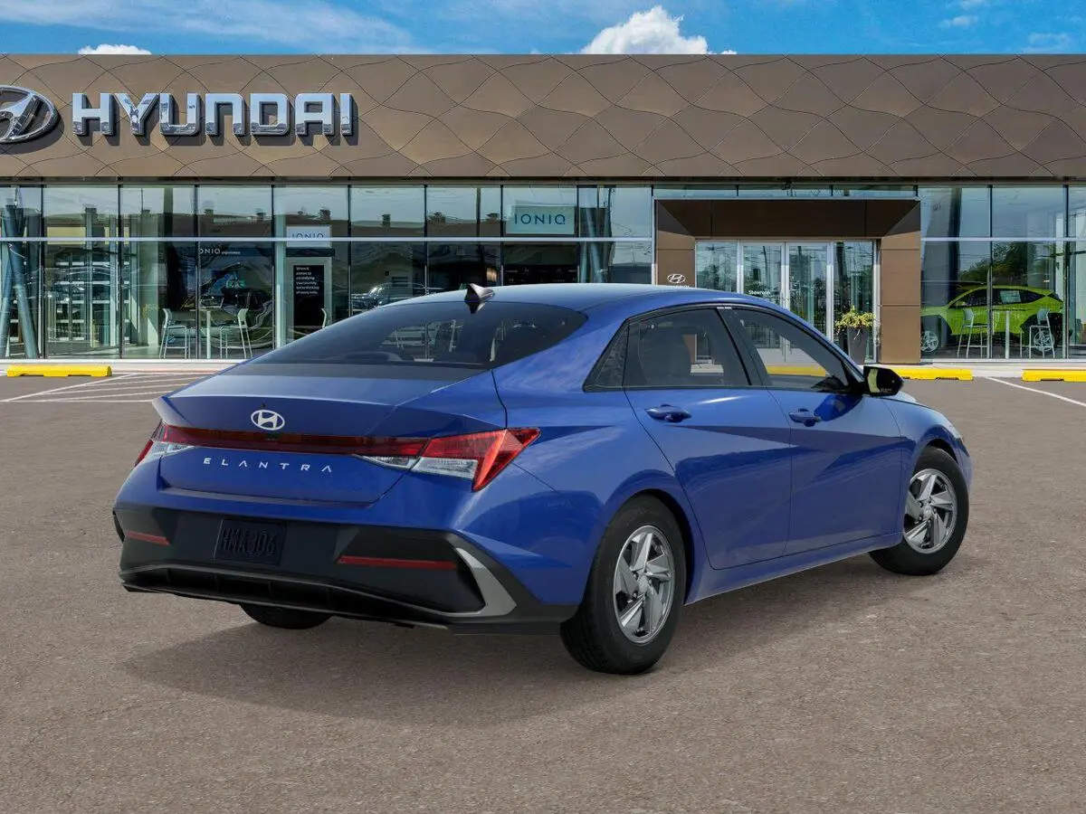 2026 Hyundai Elantra SE photo 3