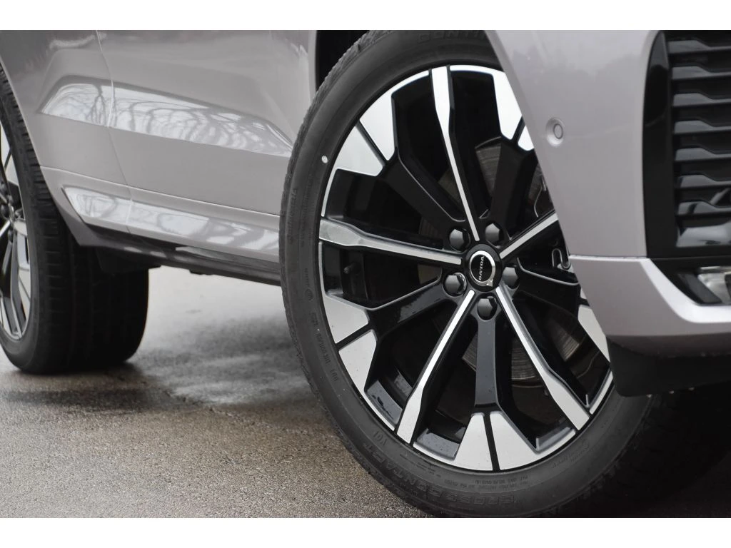 2026 Volvo - image 9