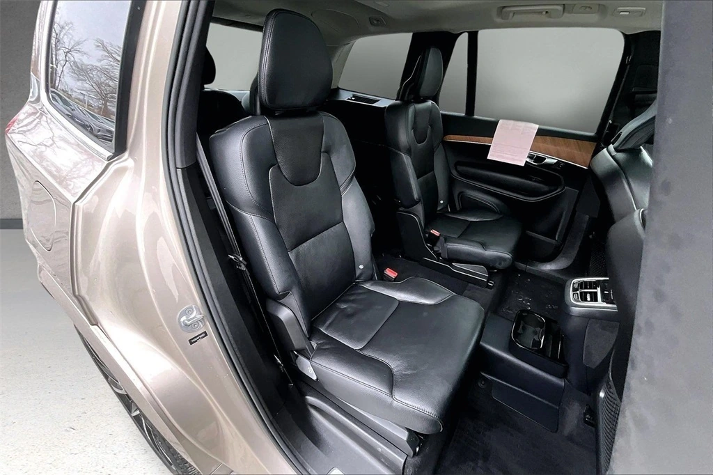 2023 Volvo - image 25