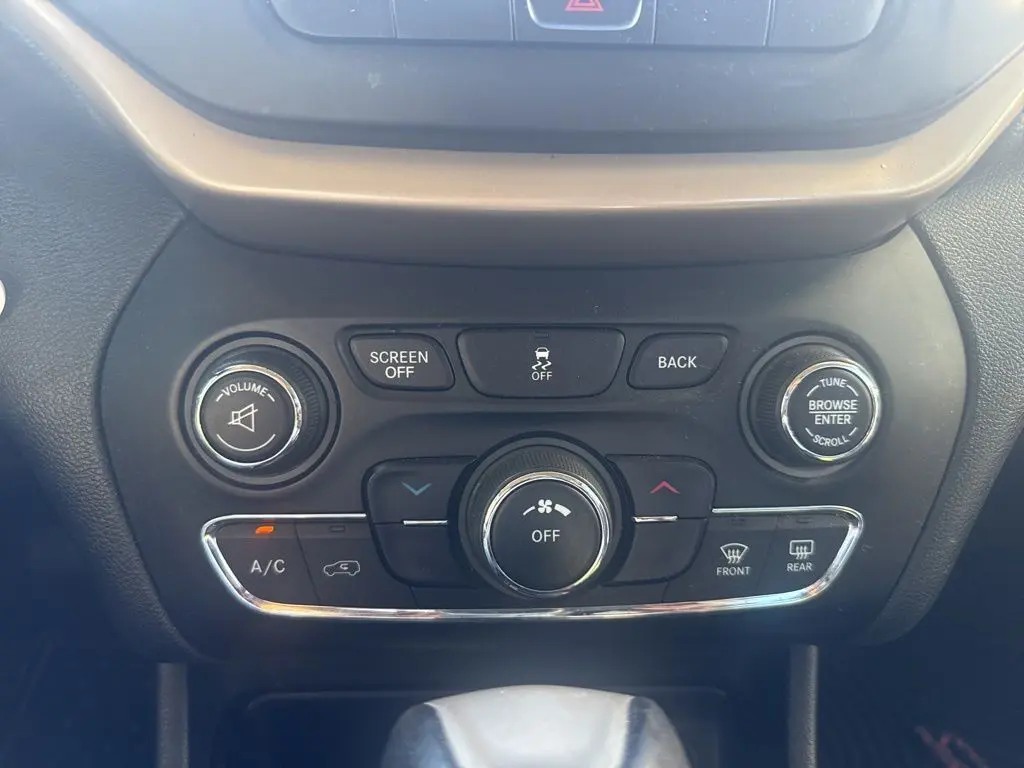 2014 Jeep Cherokee Latitude photo 26