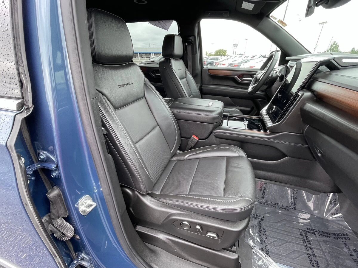 2025 GMC Yukon XL Denali - Photo 14