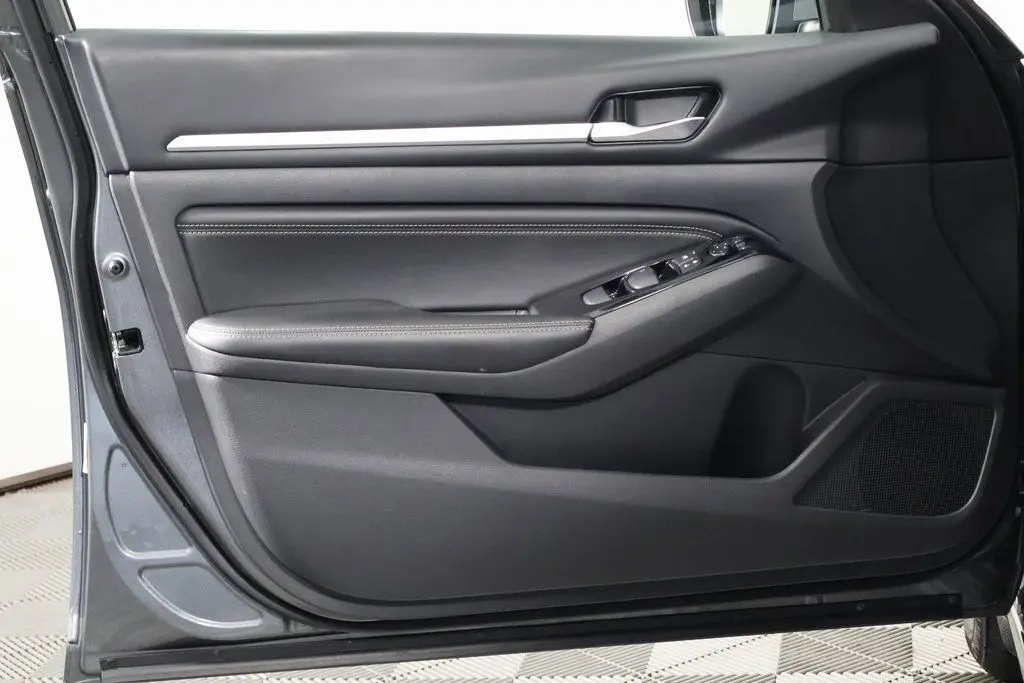 2022 Nissan Altima 2.5 SV photo 12