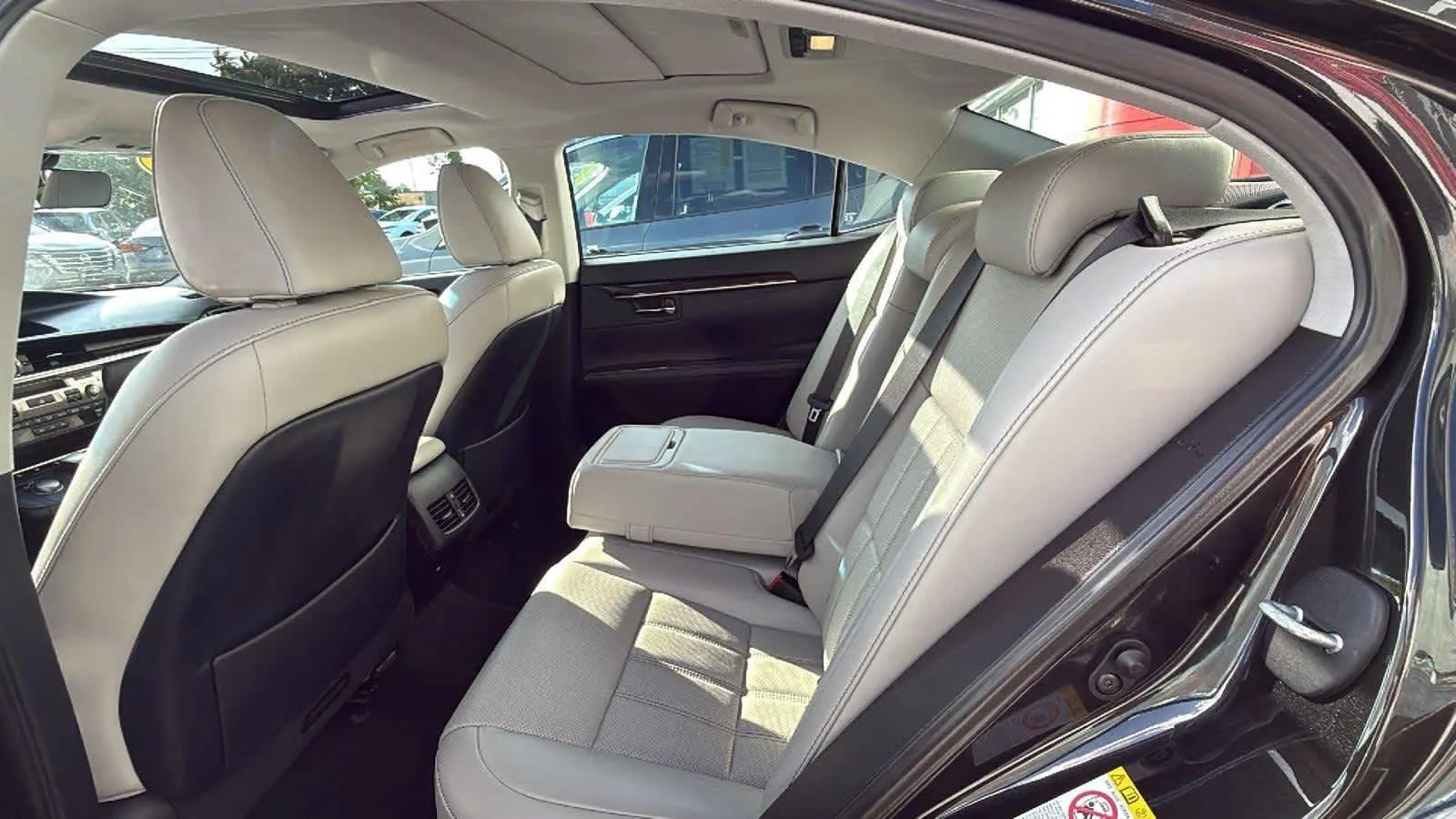 2016 Lexus ES 350 photo 23