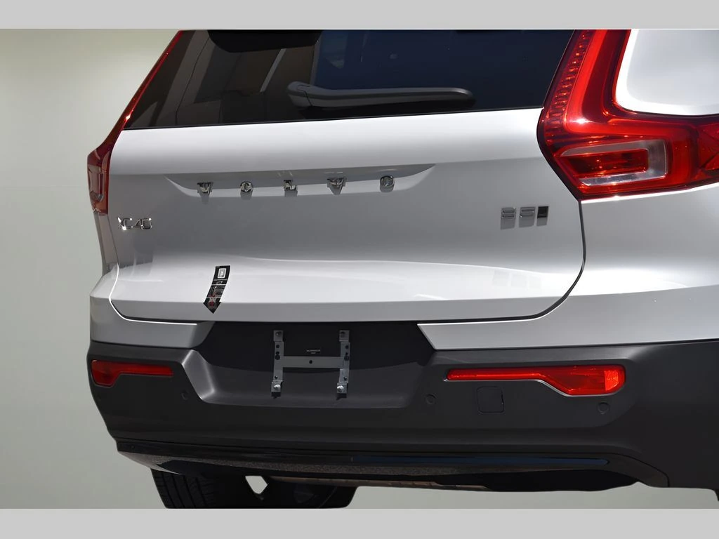 2025 Volvo - image 40