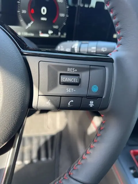 2026 Nissan Kicks SR photo 12
