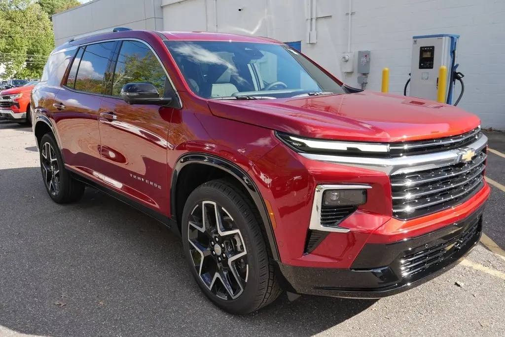 2026 Chevrolet Traverse High Country photo 2