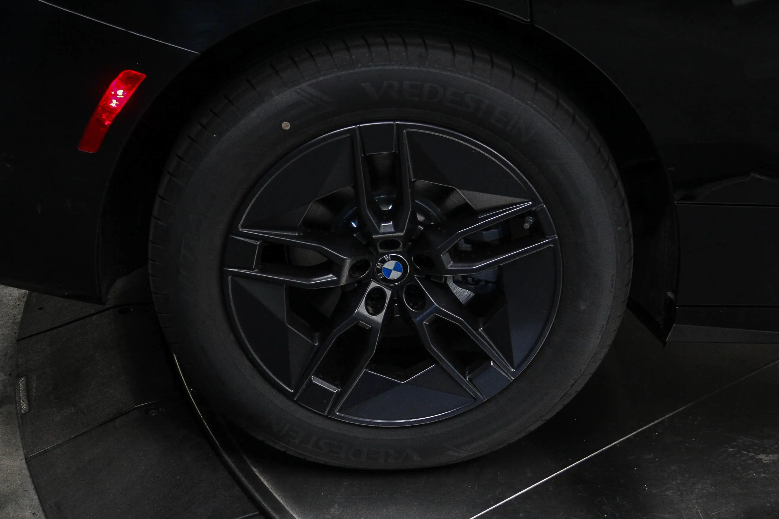 2026 Bmw iX photo 4