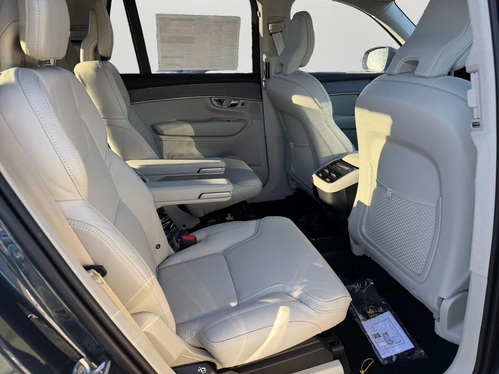 2026 Volvo - image 6