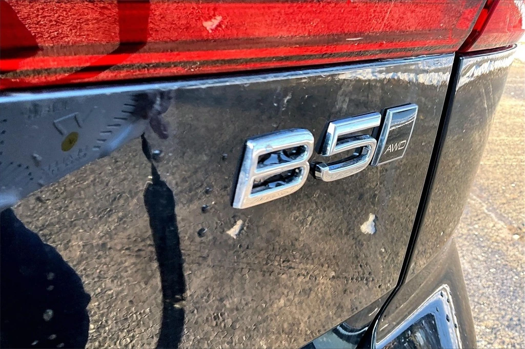 2026 Volvo - image 9