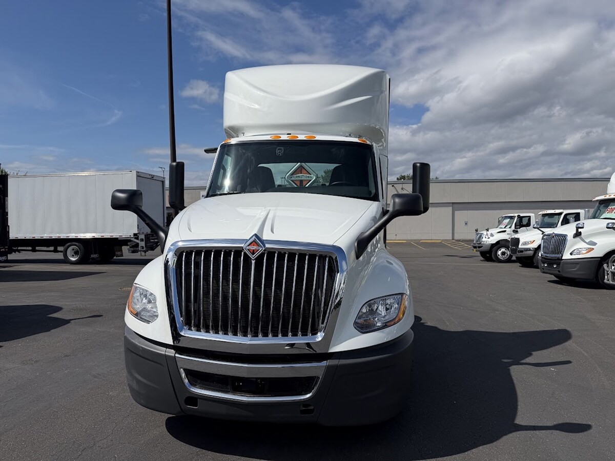 2021 International LT in Eugene, OR — photo 4
