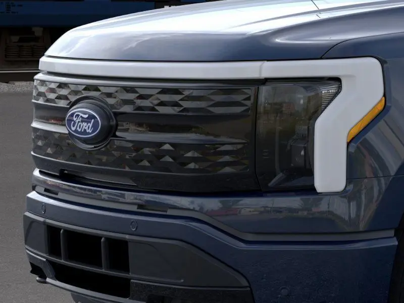 2025 Ford F-150 Lightning Platinum photo 16