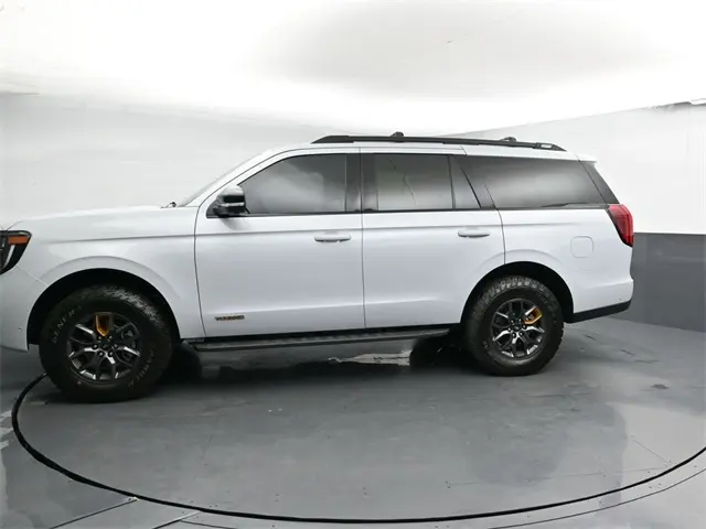 2025 Ford Expedition Base photo 4