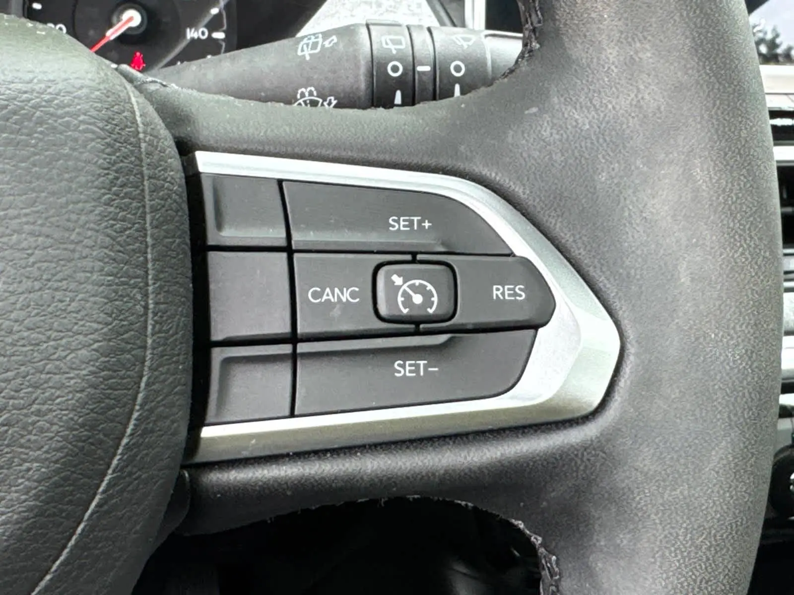 2023 Jeep Compass Latitude Lux photo 19