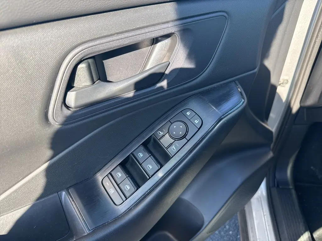 2024 Nissan Rogue S photo 12