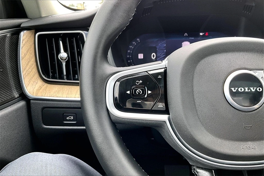 2026 Volvo - image 11