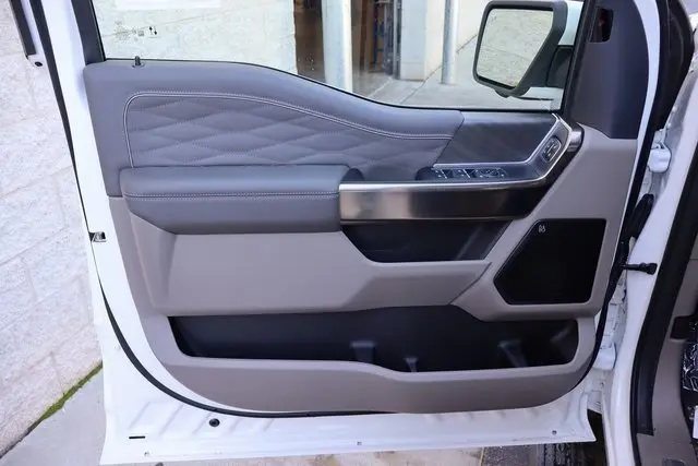 2025 Ford F-150 Platinum photo 24