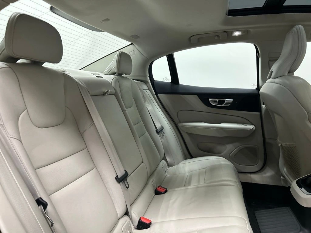 2023 Volvo - image 17
