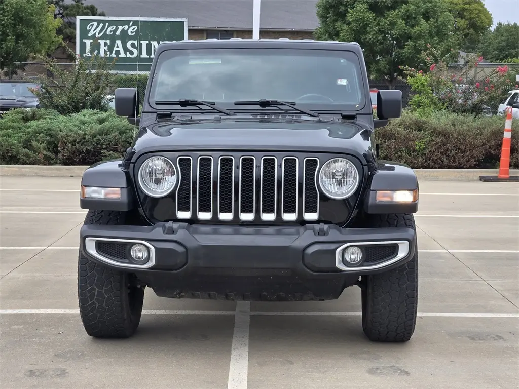 2022 Jeep Wrangler Unlimited Sahara photo 2