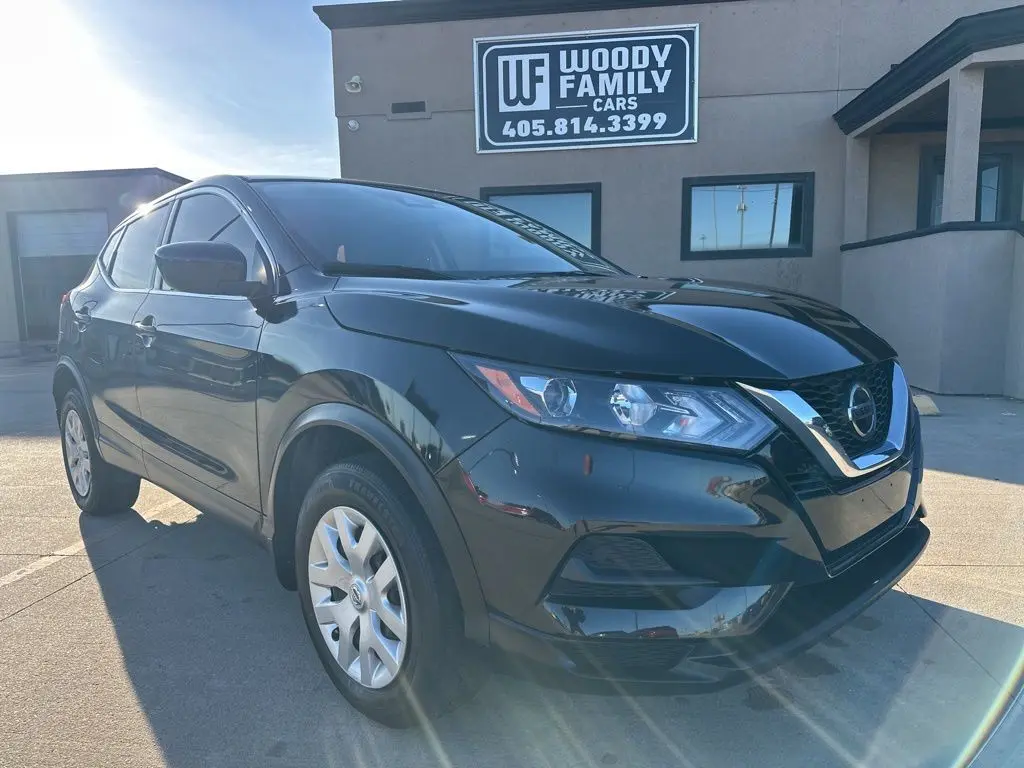 2020 Nissan Rogue Sport S's photo