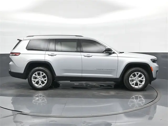 2023 Jeep Grand Cherokee Limited photo 3
