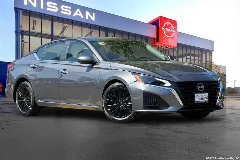 2025 Nissan Altima 2.5 SV photo 2