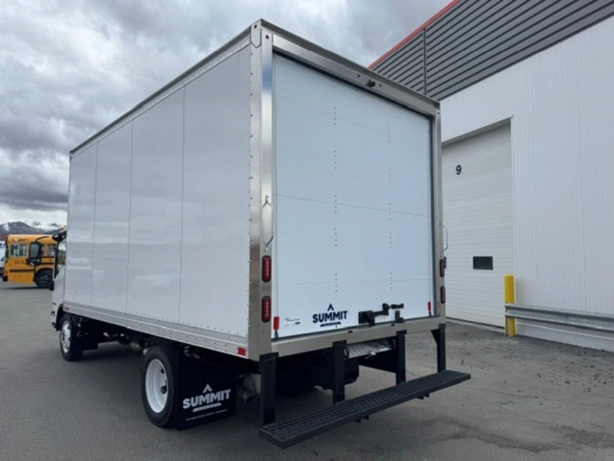 2026 Isuzu NPR — photo 3