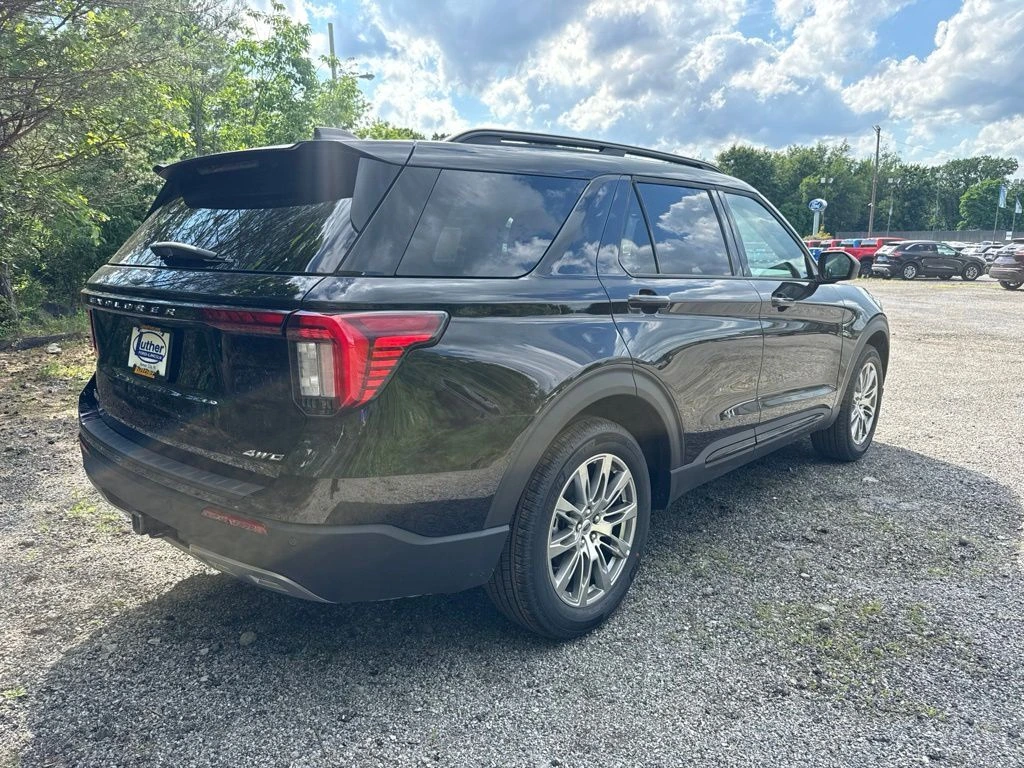 2026 Ford Explorer Active - Photo 8
