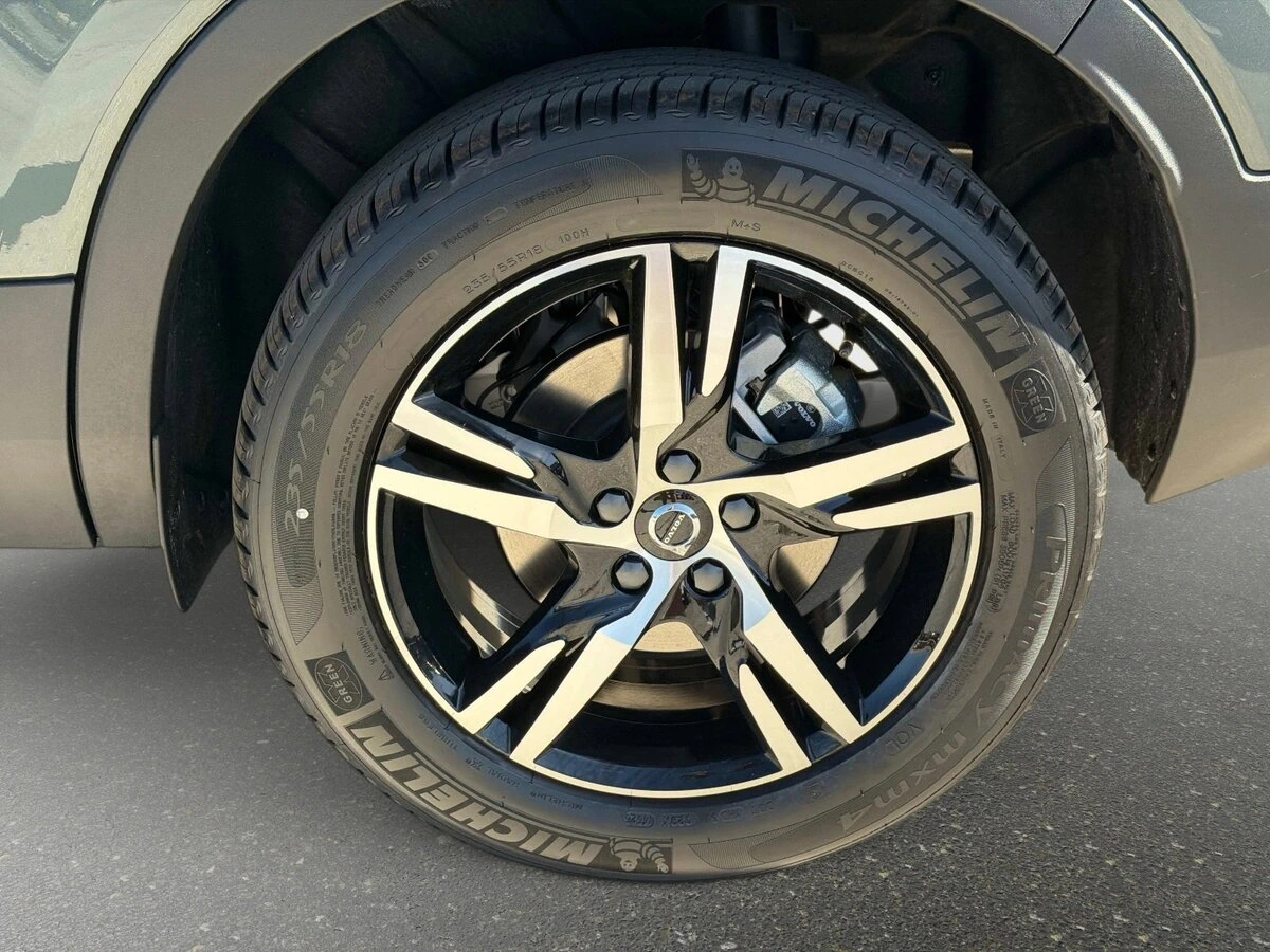 2026 Volvo - image 9