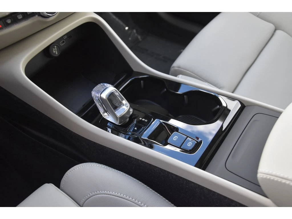 2026 Volvo - image 36