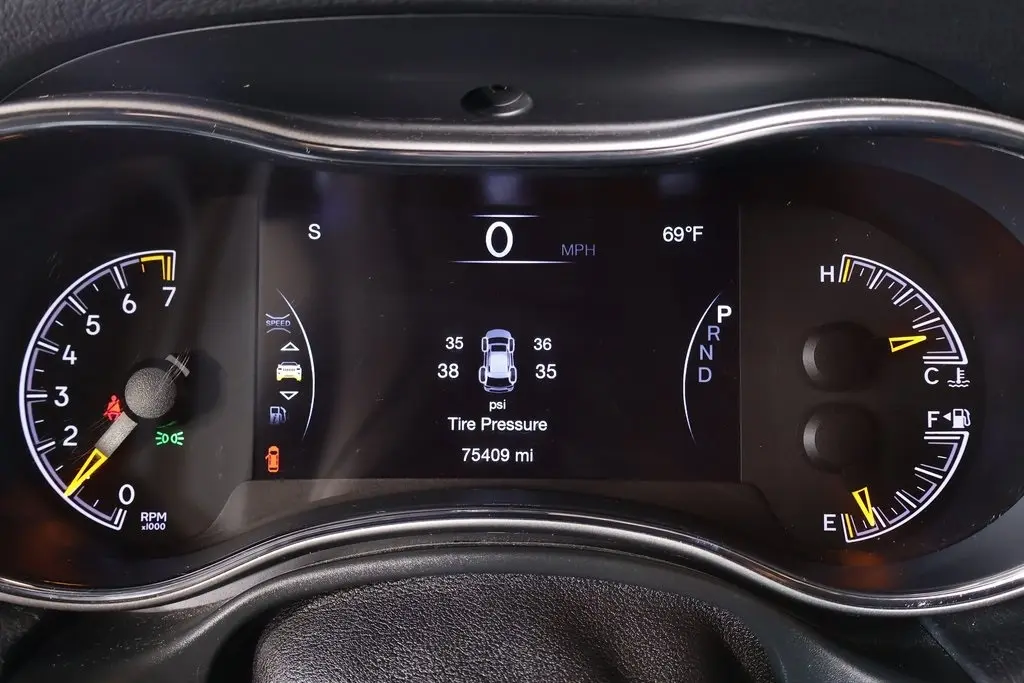 2020 Jeep Grand Cherokee Altitude photo 4