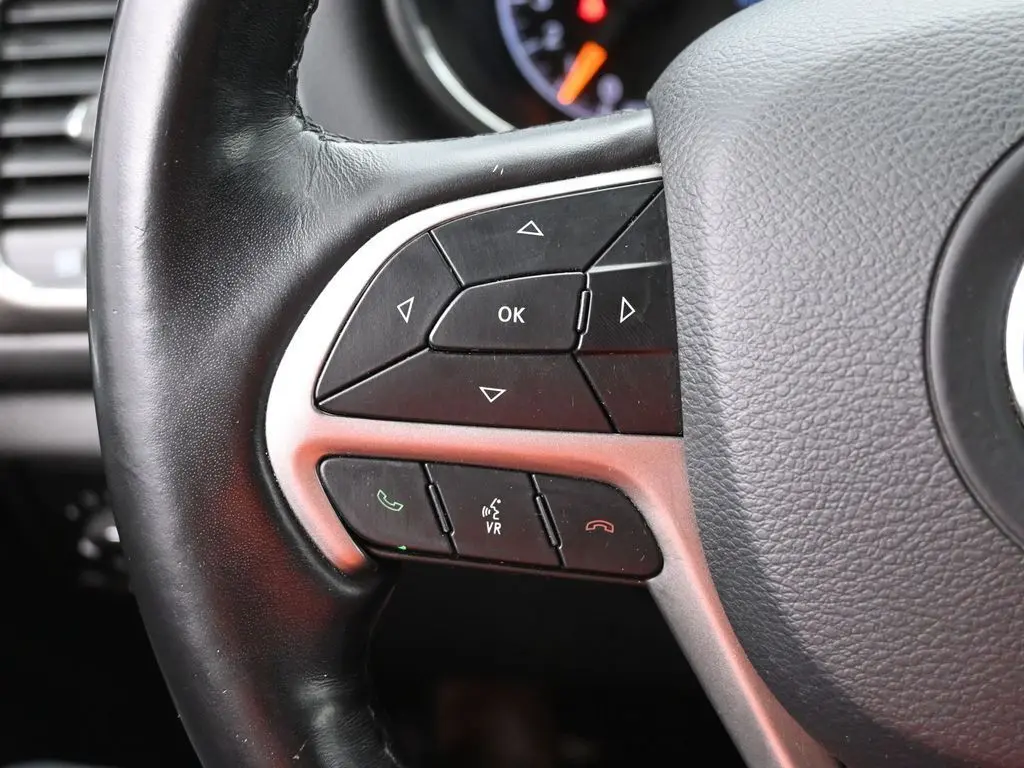 2019 Jeep Grand Cherokee Altitude photo 11