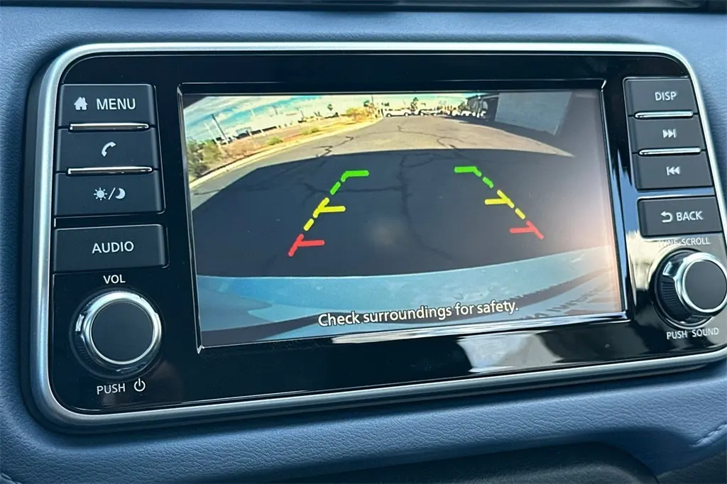 2025 Nissan Versa 1.6 SV photo 18