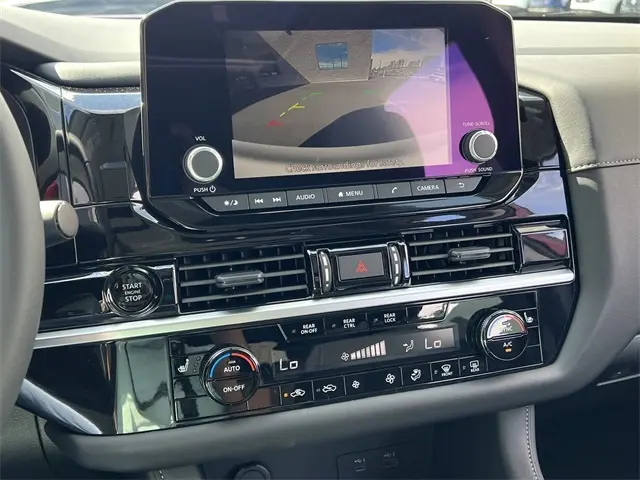 2025 Nissan Pathfinder SV photo 16